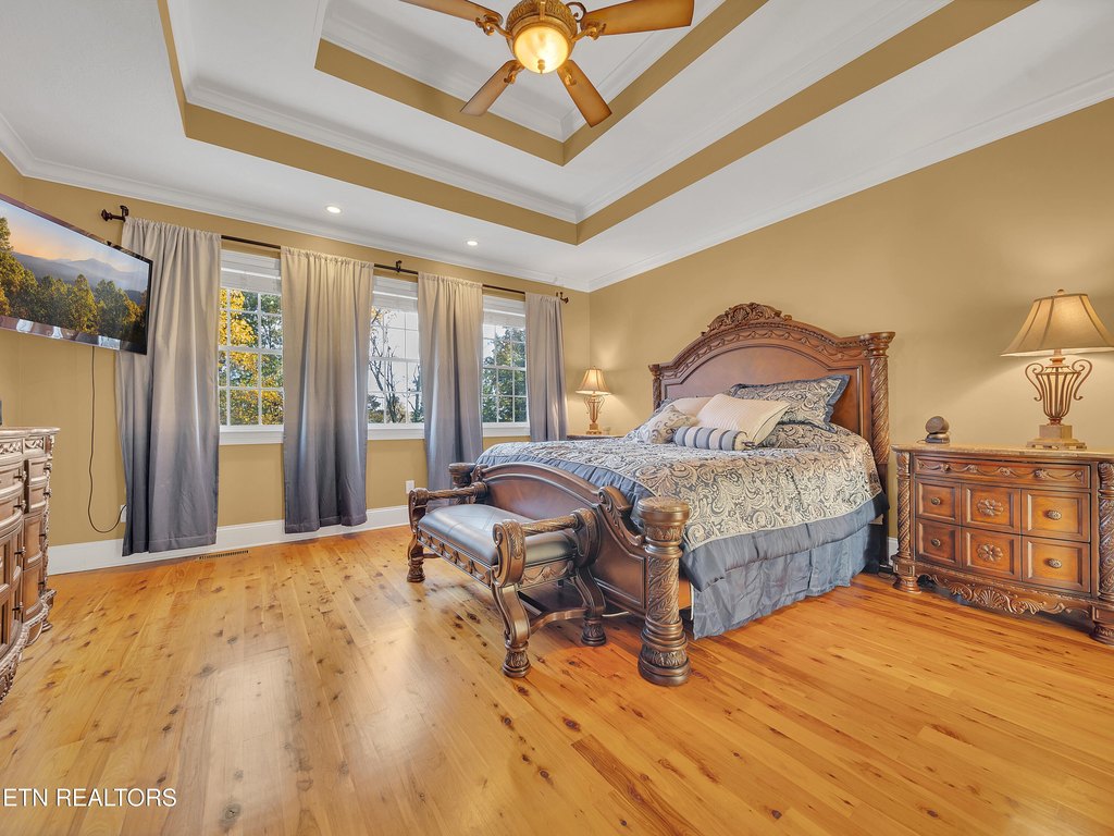 Lenoir City, Tennessee, 37772, United States, 5 Bedrooms Bedrooms, ,4.5 BathroomsBathrooms,Residential,Forsale,1999466