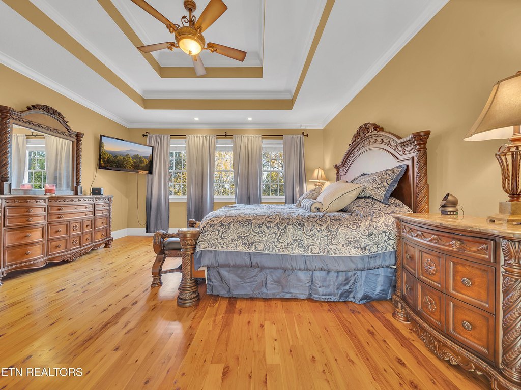 Lenoir City, Tennessee, 37772, United States, 5 Bedrooms Bedrooms, ,4.5 BathroomsBathrooms,Residential,Forsale,1999466