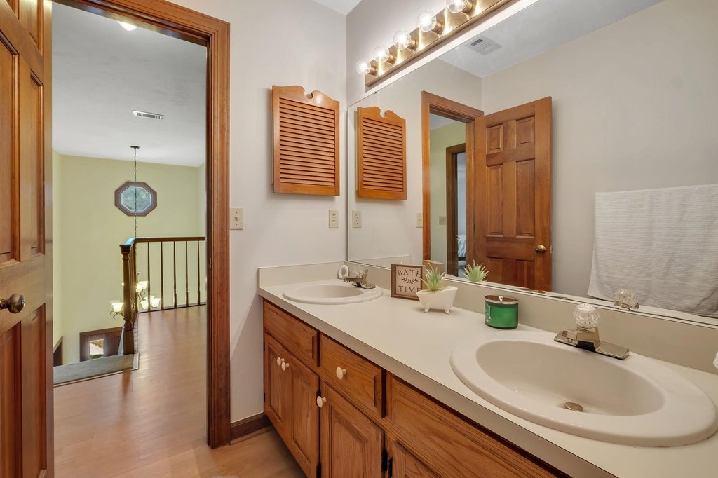 Tallahassee, Florida, 32312, United States, 3 Bedrooms Bedrooms, ,2.5 BathroomsBathrooms,Residential,Forsale,2004637