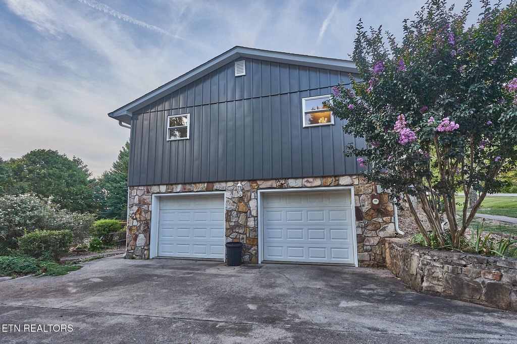 Maryville, Tennessee, 37803, United States, 3 Bedrooms Bedrooms, ,2.5 BathroomsBathrooms,Residential,Forsale,1963509