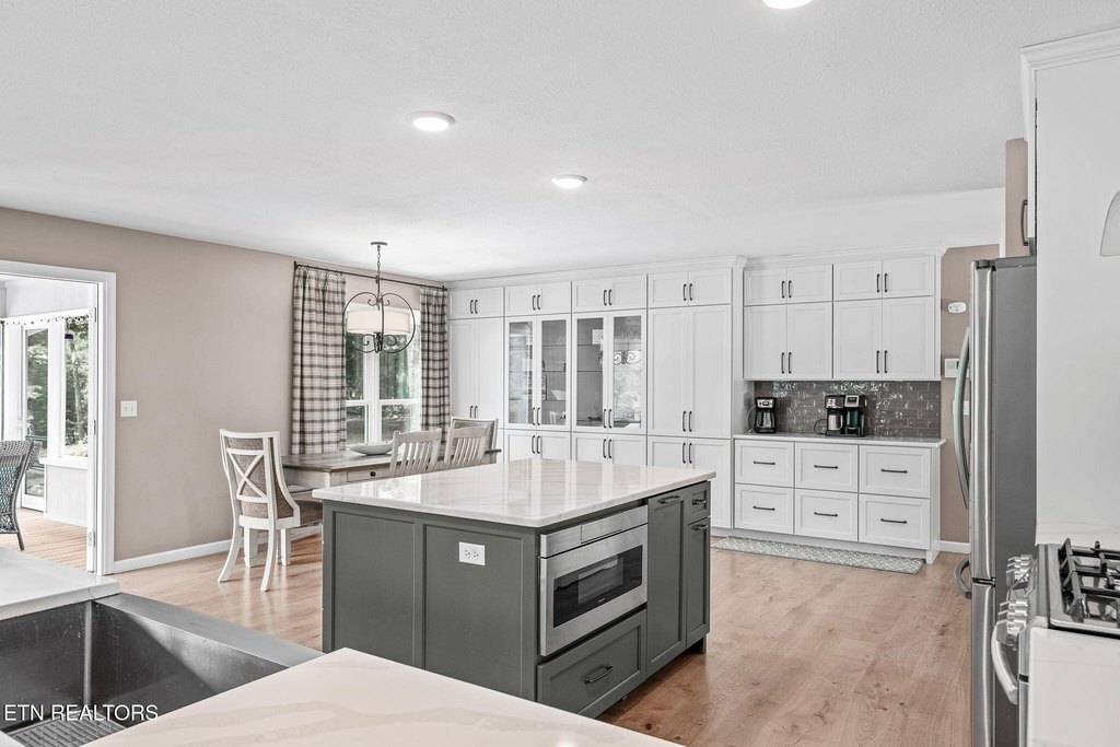 Crossville, Tennessee, 38572, United States, 3 Bedrooms Bedrooms, ,3.5 BathroomsBathrooms,Residential,Forsale,1996603