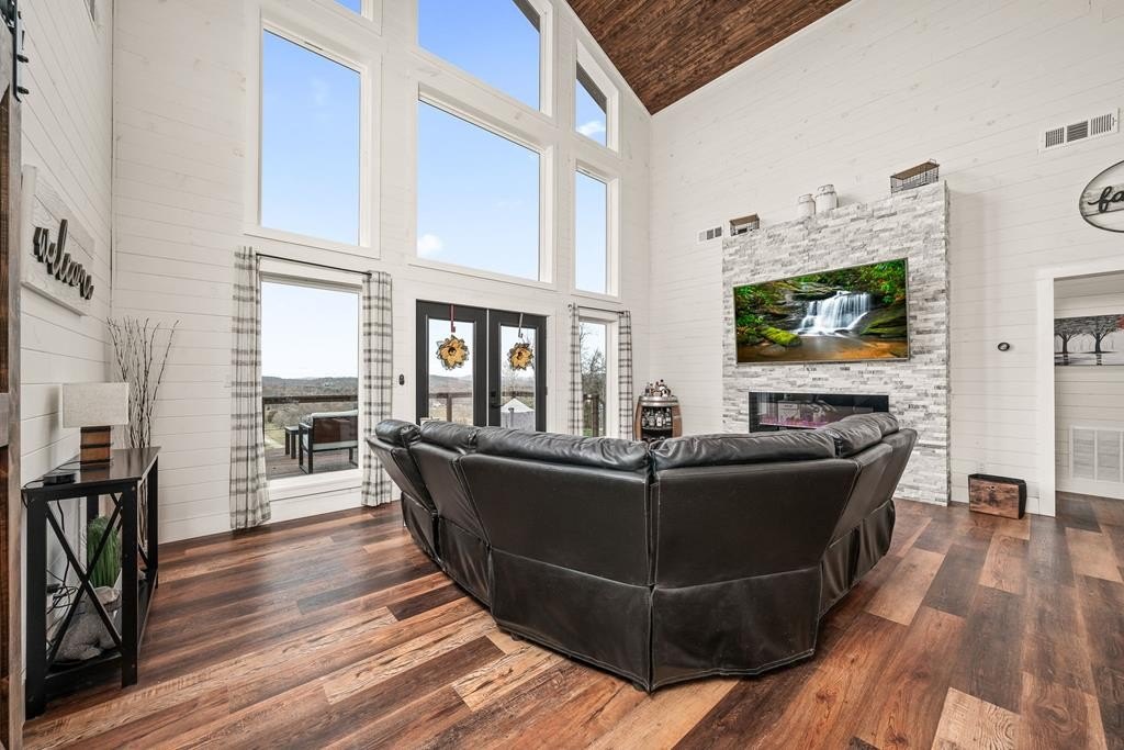 Monroe, Tennessee, 38573, United States, 3 Bedrooms Bedrooms, ,3.5 BathroomsBathrooms,Residential,Forsale,2010936