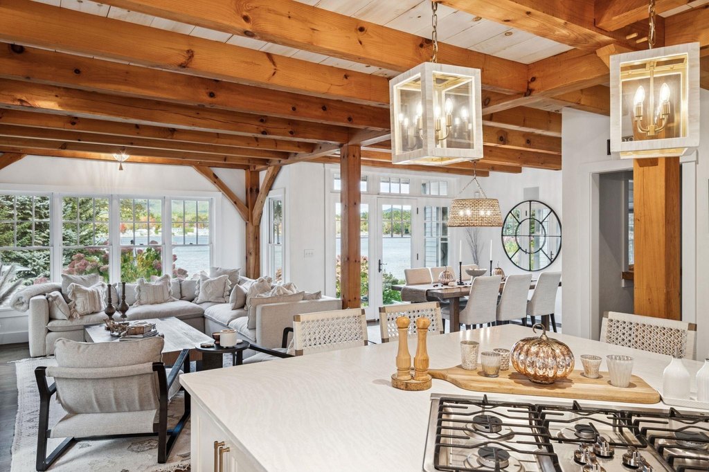 Center Harbor, New Hampshire, 03226, United States, 7 Bedrooms Bedrooms, ,5.5 BathroomsBathrooms,Residential,Forsale,1952894