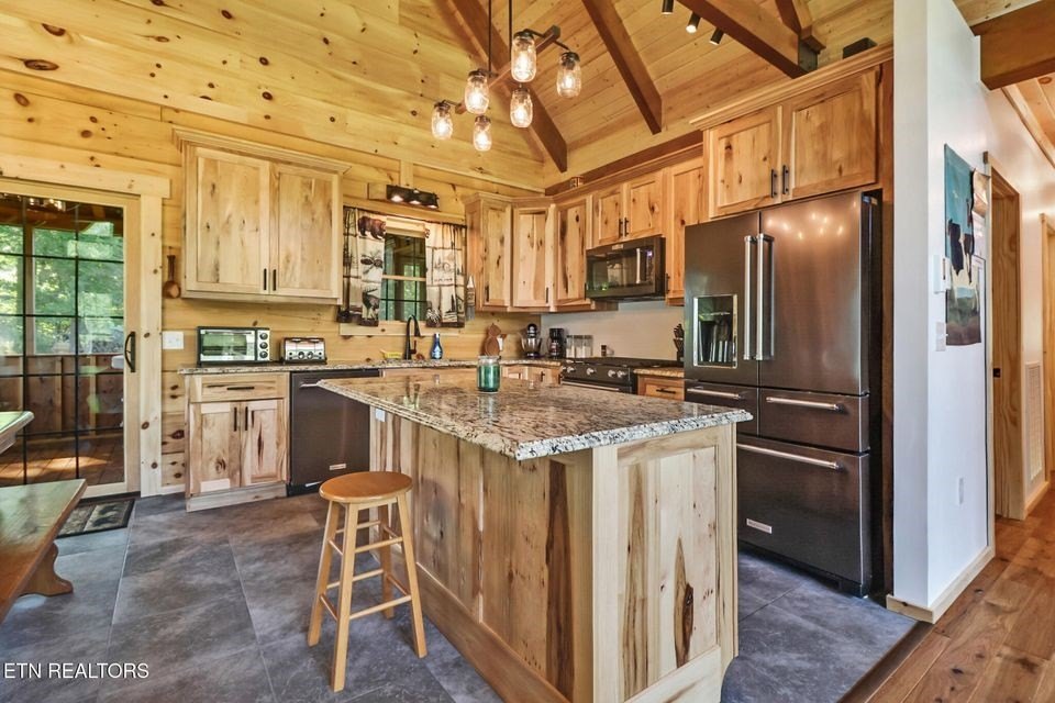 Jamestown, Tennessee, 38556, United States, 3 Bedrooms Bedrooms, ,2 BathroomsBathrooms,Residential,Forsale,1929821