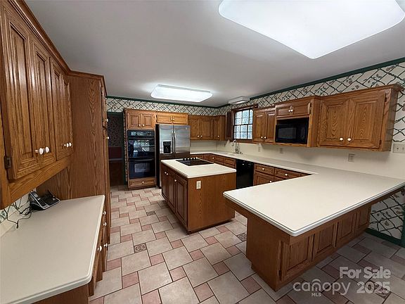 Lancaster, South Carolina, 29720, United States, 5 Bedrooms Bedrooms, ,4 BathroomsBathrooms,Residential,Forsale,2004561