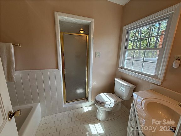 Lancaster, South Carolina, 29720, United States, 5 Bedrooms Bedrooms, ,4 BathroomsBathrooms,Residential,Forsale,2004561