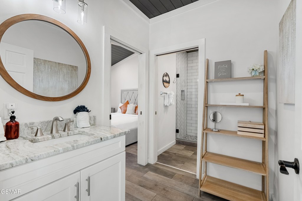 Gatlinburg, Tennessee, 37738, United States, 1 Bedroom Bedrooms, ,2 BathroomsBathrooms,Residential,Forsale,1999465