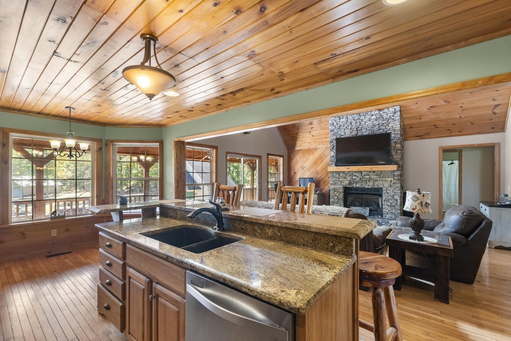 Ringgold, Georgia, 30736, United States, 3 Bedrooms Bedrooms, ,3.5 BathroomsBathrooms,Residential,Forsale,2004682