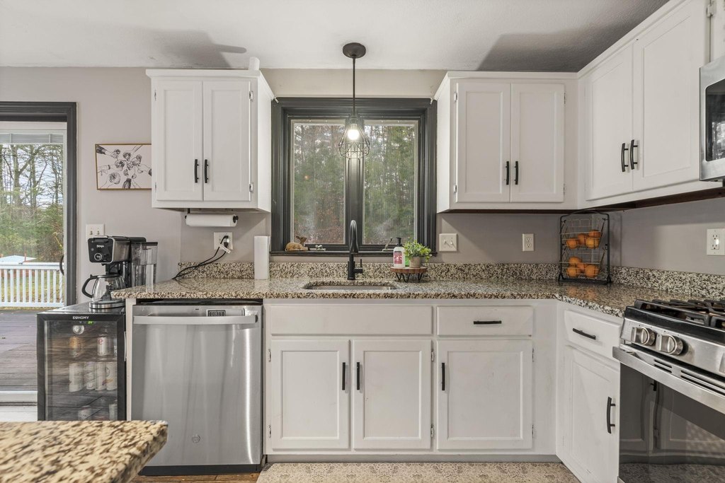 Epping, New Hampshire, 03042, United States, 4 Bedrooms Bedrooms, ,2 BathroomsBathrooms,Residential,Forsale,2004719