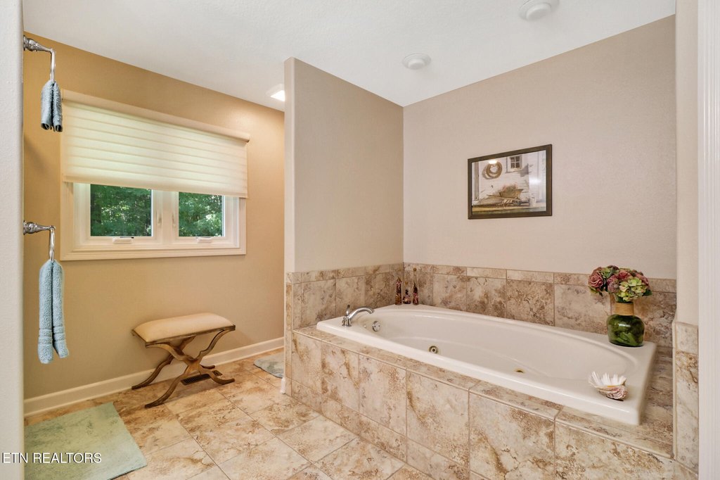 Crossville, Tennessee, 38558, United States, 3 Bedrooms Bedrooms, ,2 BathroomsBathrooms,Residential,Forsale,1952855