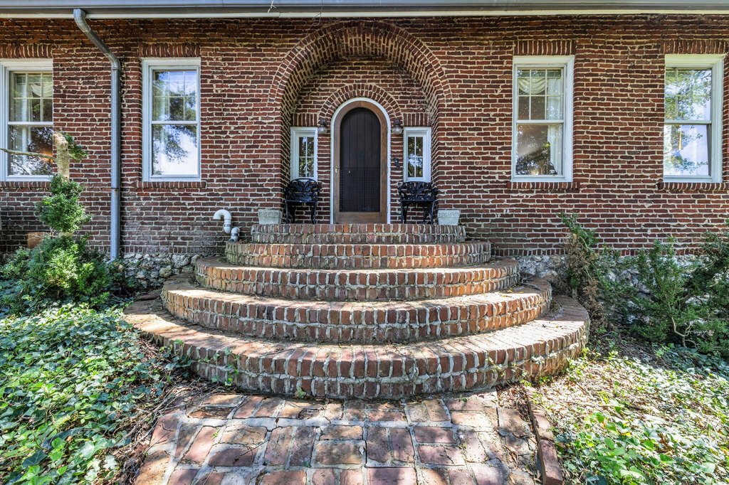 Chattanooga, Tennessee, 37404, United States, 5 Bedrooms Bedrooms, ,4 BathroomsBathrooms,Residential,Forsale,1963589 Chattanooga, Tennessee, 37404, United States, 5 Bedrooms Bedrooms, ,4 BathroomsBathrooms,Residential,Forsale,1963589