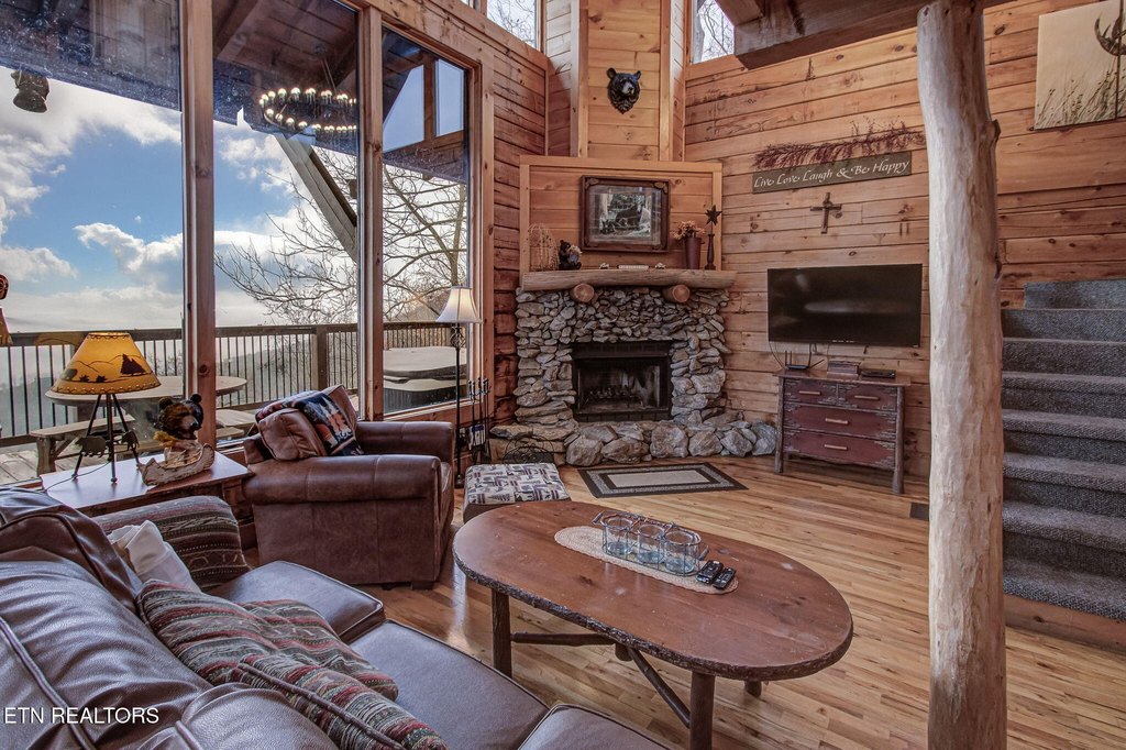 Sevierville, Tennessee, 37862, United States, 1 Bedroom Bedrooms, ,3 BathroomsBathrooms,Residential,Forsale,2012717