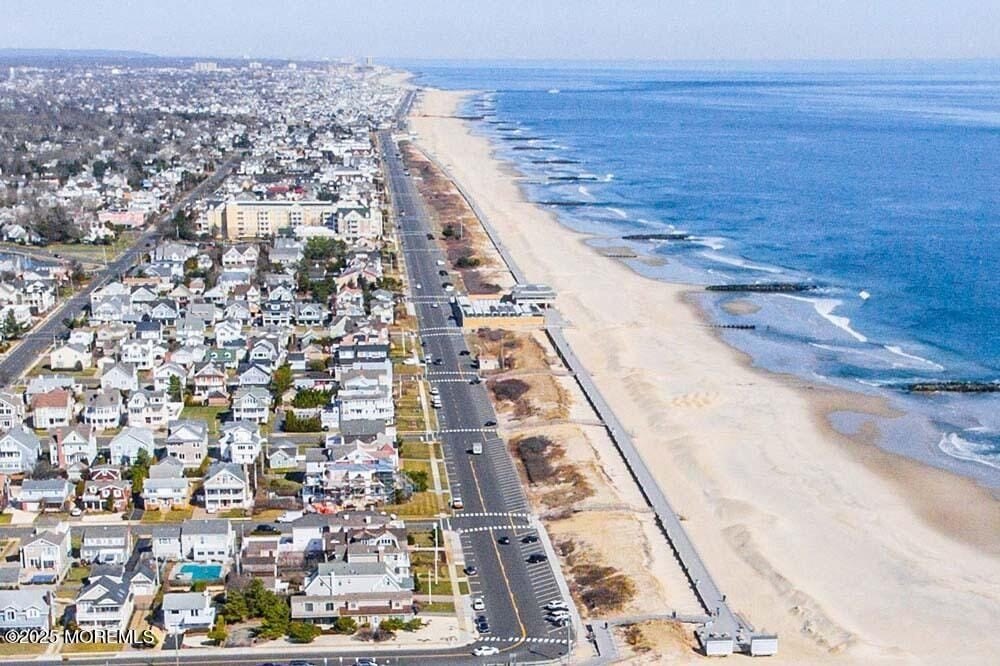 Wall, New Jersey, 07719, United States, 2 Bedrooms Bedrooms, ,2.5 BathroomsBathrooms,Residential,Forsale,2004838