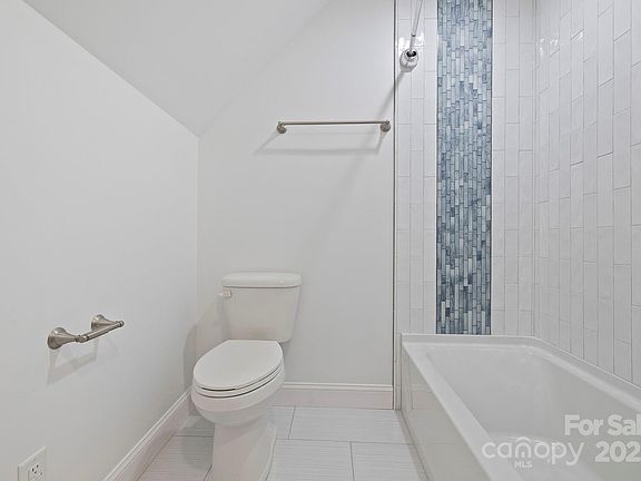 Flat Rock, North Carolina, 28731, United States, 3 Bedrooms Bedrooms, ,3 BathroomsBathrooms,Residential,Forsale,2004304