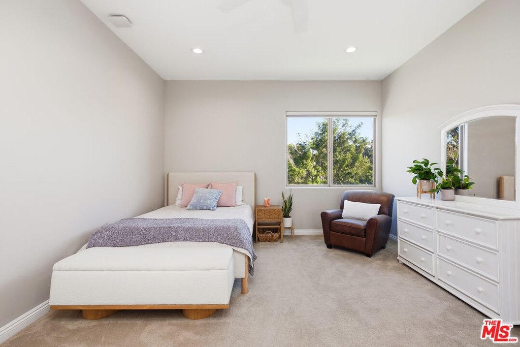 Malibu, California, 90265, United States, 4 Bedrooms Bedrooms, ,3.5 BathroomsBathrooms,Residential,Forsale,2009613