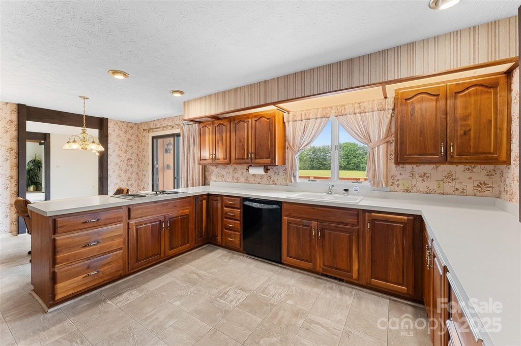 Asheville, North Carolina, 28806, United States, 4 Bedrooms Bedrooms, ,6.5 BathroomsBathrooms,Residential,Forsale,2011987