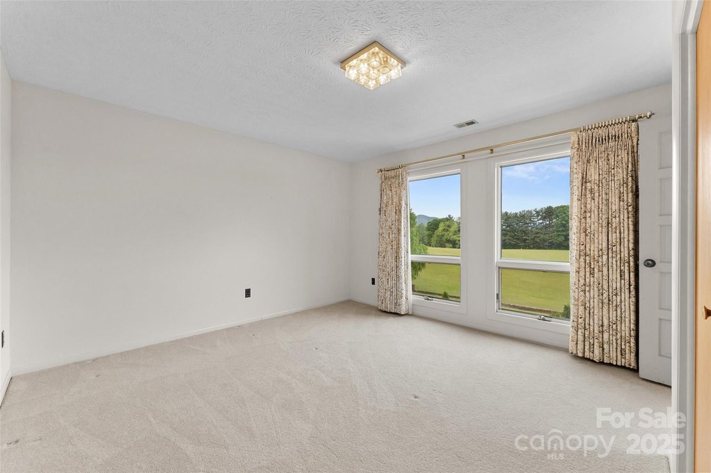 Asheville, North Carolina, 28806, United States, 4 Bedrooms Bedrooms, ,6.5 BathroomsBathrooms,Residential,Forsale,2011987