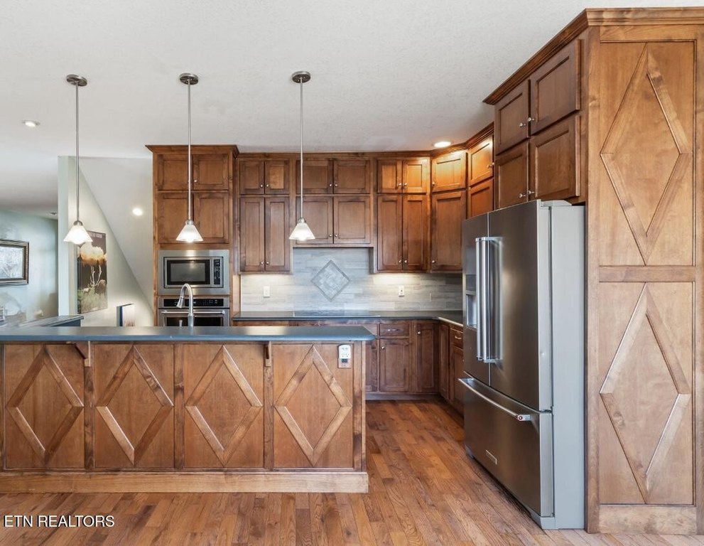 Kingston, Tennessee, 37763, United States, 4 Bedrooms Bedrooms, ,3.5 BathroomsBathrooms,Residential,Forsale,1893802