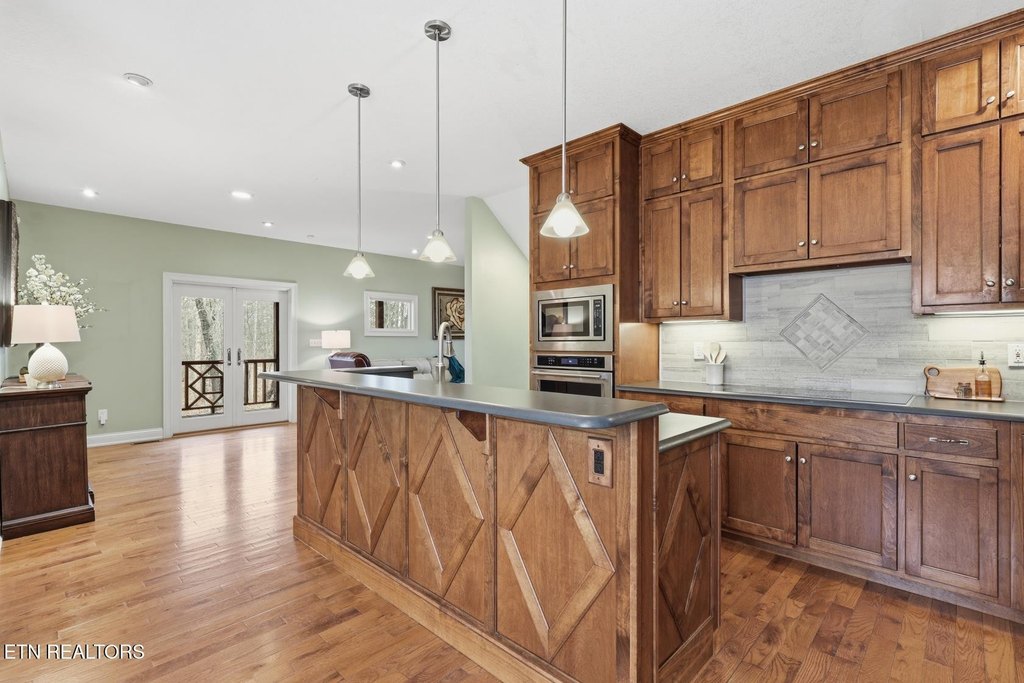 Kingston, Tennessee, 37763, United States, 4 Bedrooms Bedrooms, ,3.5 BathroomsBathrooms,Residential,Forsale,1893802