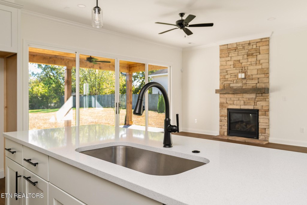 Maryville, Tennessee, 37801, United States, 3 Bedrooms Bedrooms, ,3 BathroomsBathrooms,Residential,Forsale,1942429