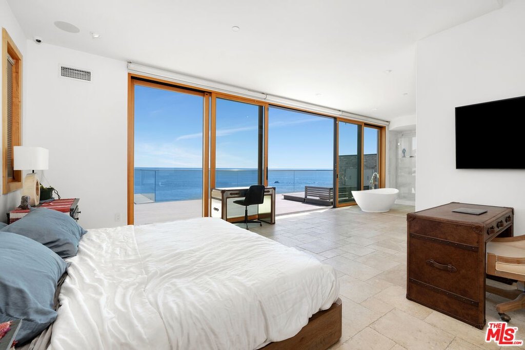 Malibu, California, 90265, United States, 3 Bedrooms Bedrooms, ,3 BathroomsBathrooms,Residential,Forsale,2009630