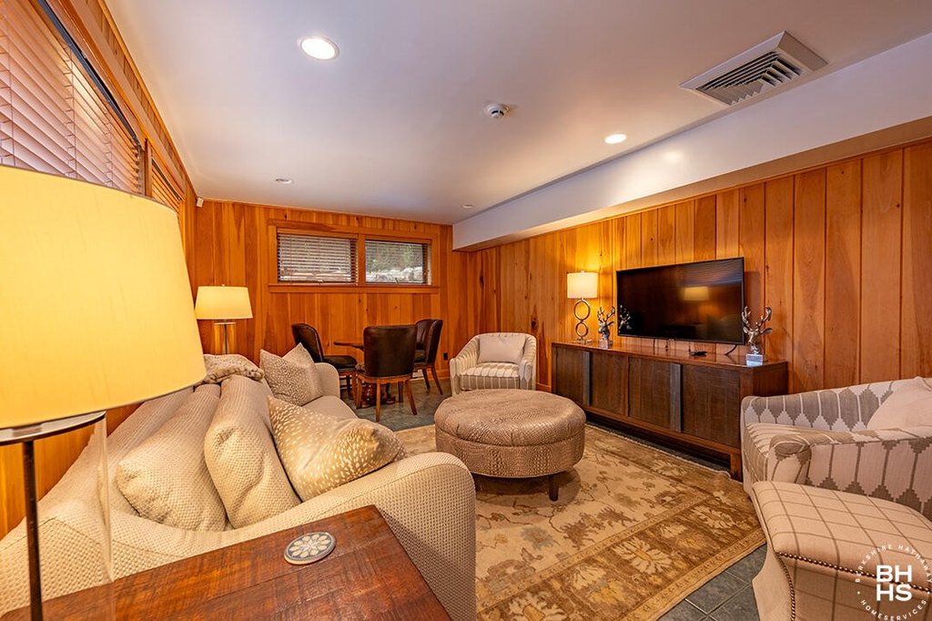 Lake Placid, New York, 12946, United States, 4 Bedrooms Bedrooms, ,3.5 BathroomsBathrooms,Residential,Forsale,1999414