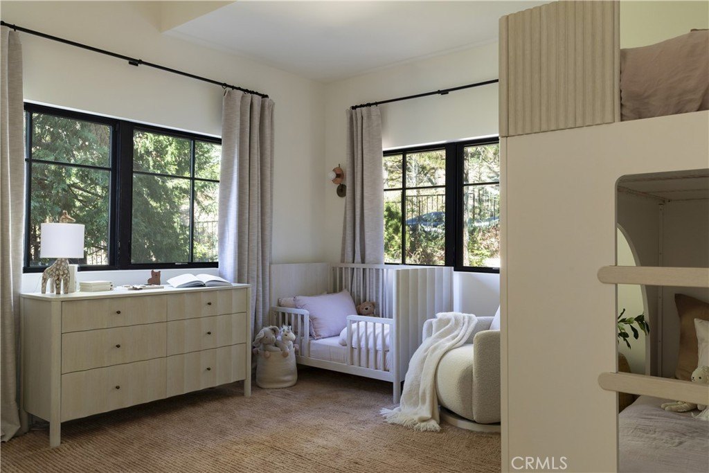 Lake Arrowhead, California, 92352, United States, 5 Bedrooms Bedrooms, ,5 BathroomsBathrooms,Residential,Forsale,2004865