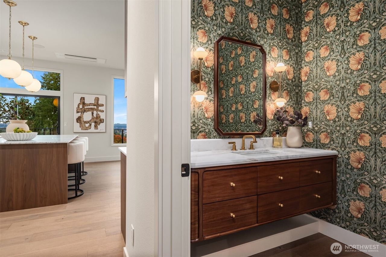 Clyde Hill, Washington, 98004, United States, 5 Bedrooms Bedrooms, ,4 BathroomsBathrooms,Residential,Forsale,2004453