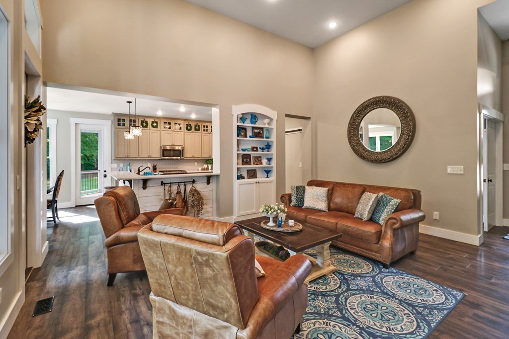 Jamestown, Tennessee, 38556, United States, 4 Bedrooms Bedrooms, ,4 BathroomsBathrooms,Residential,Forsale,1929826