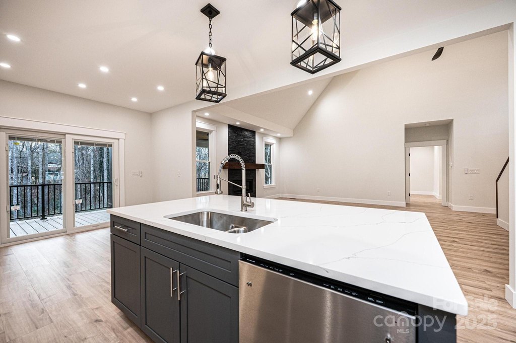 Hickory, North Carolina, 28601, United States, 4 Bedrooms Bedrooms, ,3 BathroomsBathrooms,Residential,Forsale,2007717