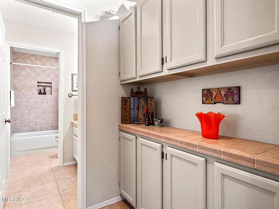 Tucson, Arizona, 85712, United States, 3 Bedrooms Bedrooms, ,2 BathroomsBathrooms,Residential,Forsale,2004426