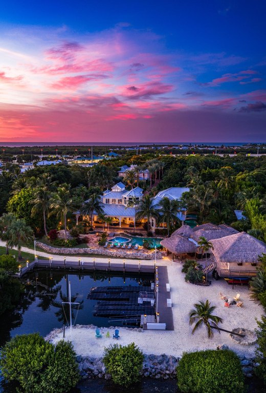 MARATHON, Florida, 33050, United States, 5 Bedrooms Bedrooms, ,6.5 BathroomsBathrooms,Residential,Forsale,2004344