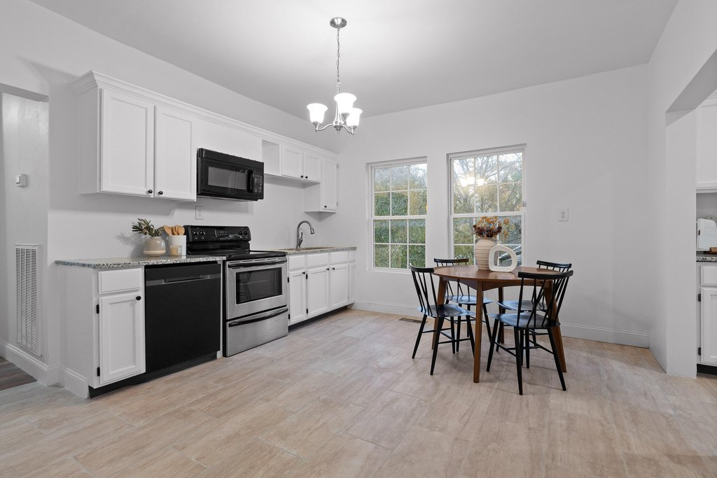 Chattanooga, Tennessee, 37405, United States, 4 Bedrooms Bedrooms, ,4 BathroomsBathrooms,Residential,Forsale,1922162