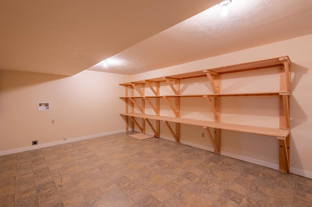 Spearfish, South Dakota, 57783, United States, 5 Bedrooms Bedrooms, ,3 BathroomsBathrooms,Residential,Forsale,2011078