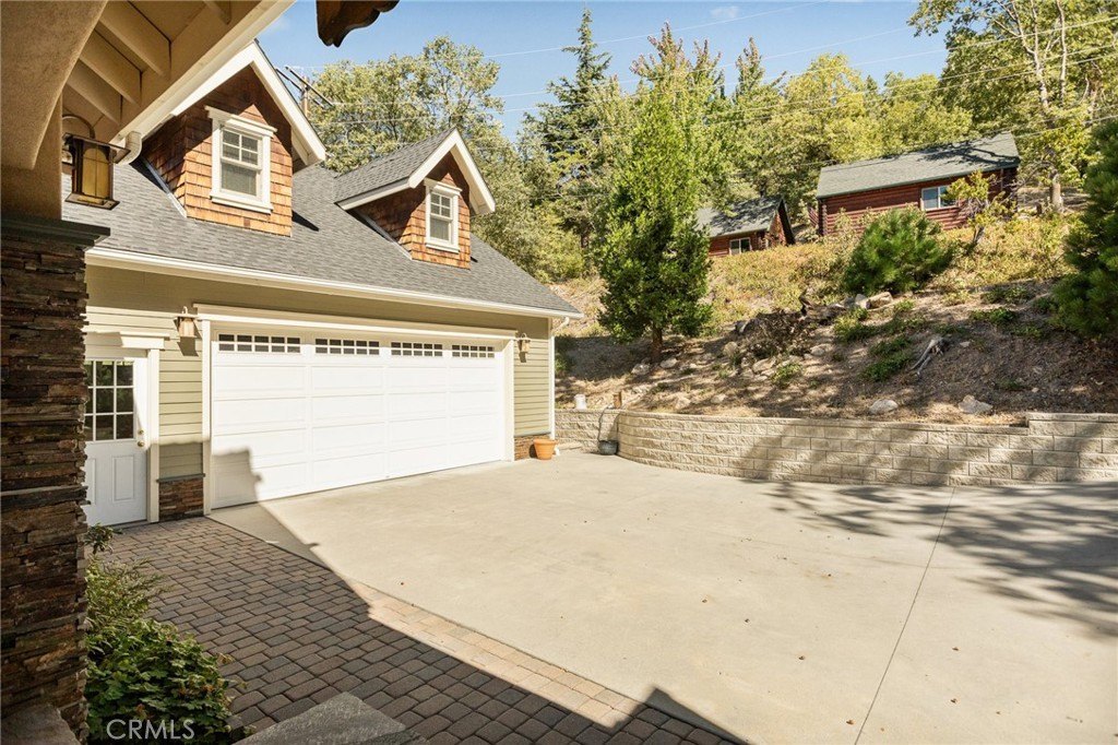 Running Springs, California, 92382, United States, 2 Bedrooms Bedrooms, ,3 BathroomsBathrooms,Residential,Forsale,1971043