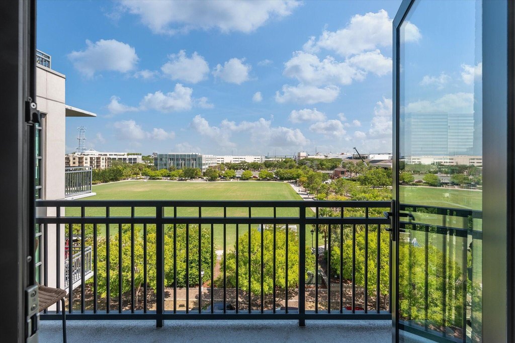 Charleston, South Carolina, 29401, United States, 2 Bedrooms Bedrooms, ,2 BathroomsBathrooms,Residential,Forsale,2007728