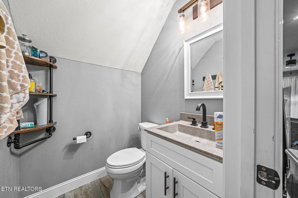 Crossville, Tennessee, 38558, United States, 3 Bedrooms Bedrooms, ,2.5 BathroomsBathrooms,Residential,Forsale,1907856