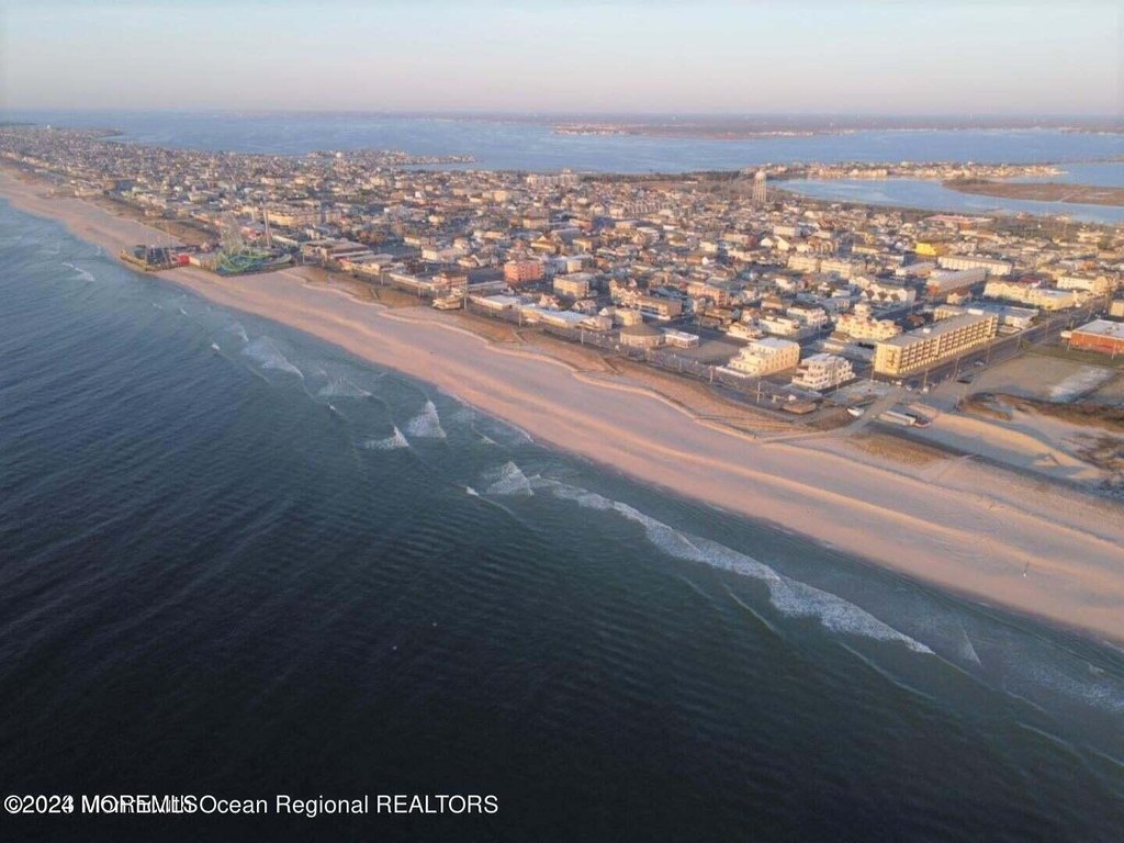 Seaside Heights, New Jersey, 08751, United States, 6 Bedrooms Bedrooms, ,3.5 BathroomsBathrooms,Residential,Forsale,2004848