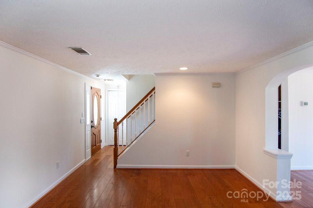 Hendersonville, North Carolina, 28792, United States, 3 Bedrooms Bedrooms, ,3 BathroomsBathrooms,Residential,Forsale,1960261