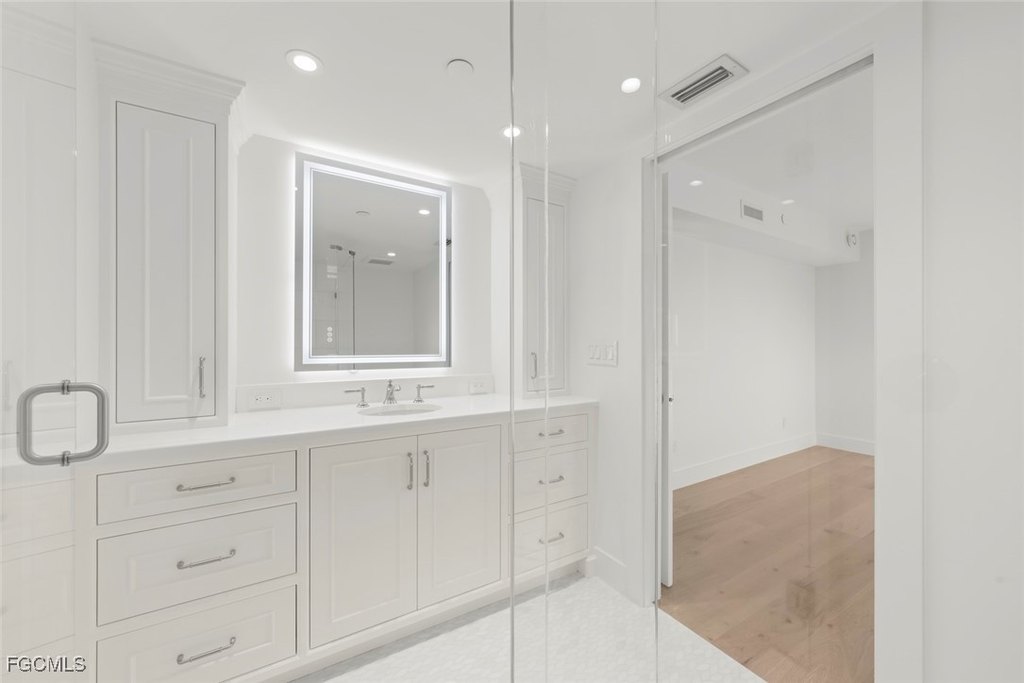 Sanibel, Florida, 33957, United States, 3 Bedrooms Bedrooms, ,3.5 BathroomsBathrooms,Residential,Forsale,2004792