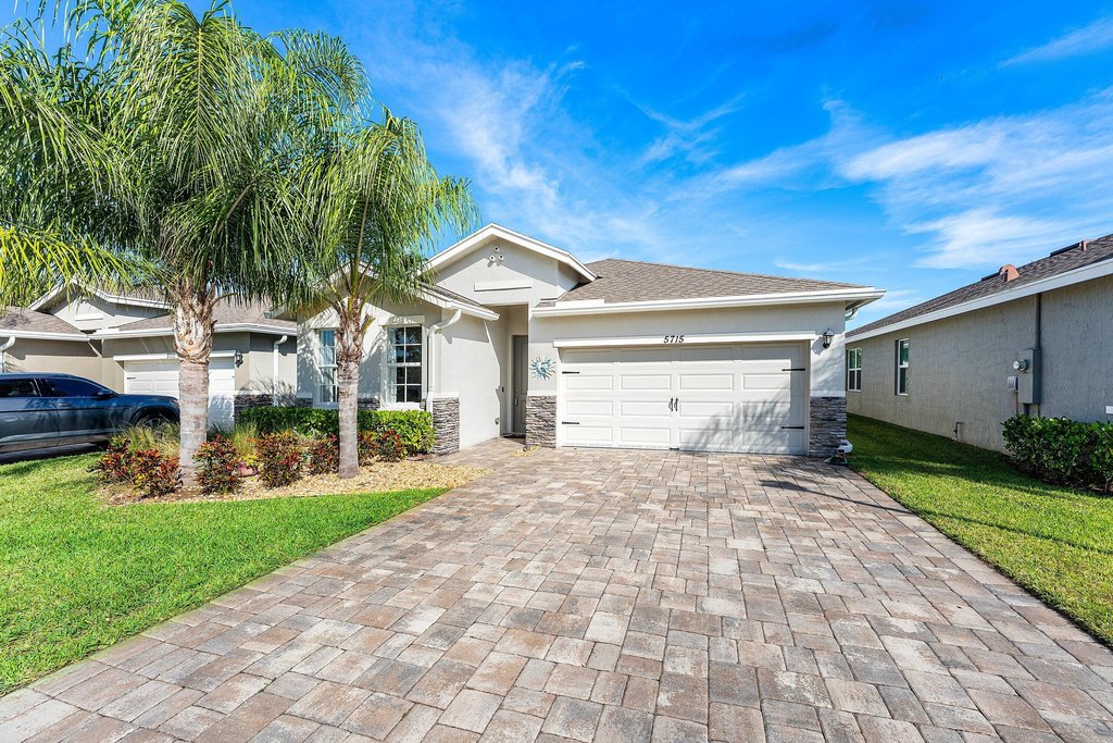 Hobe Sound, Florida, 33455, United States, 4 Bedrooms Bedrooms, ,2 BathroomsBathrooms,Residential,Forsale,2004649