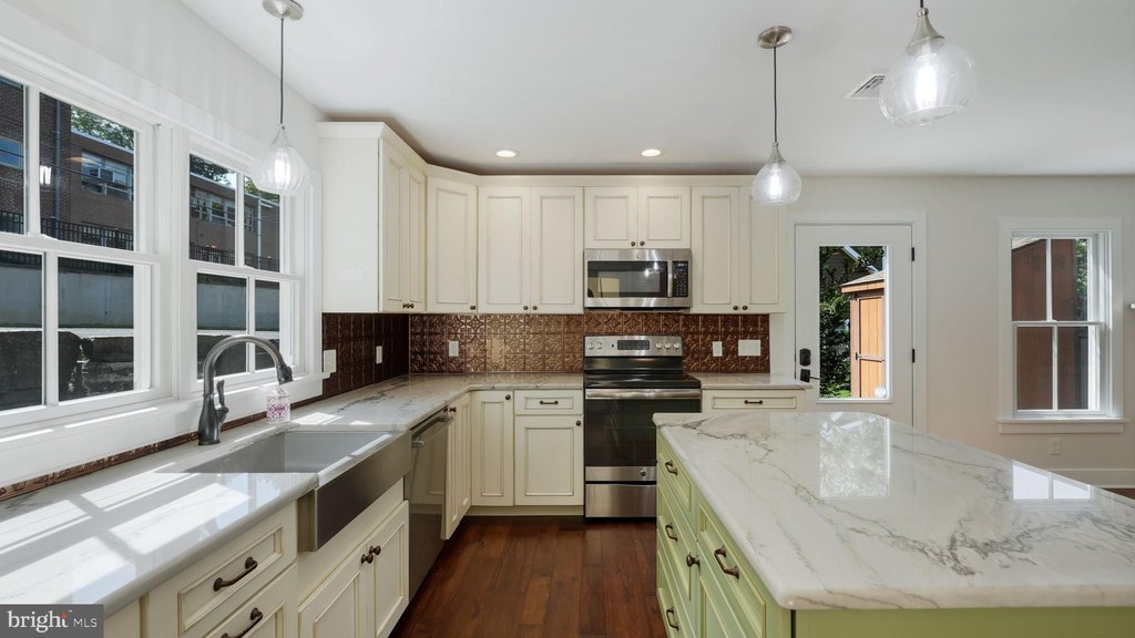 DOYLESTOWN, Pennsylvania, 18901, United States, 2 Bedrooms Bedrooms, ,2.5 BathroomsBathrooms,Residential,Forsale,1952873