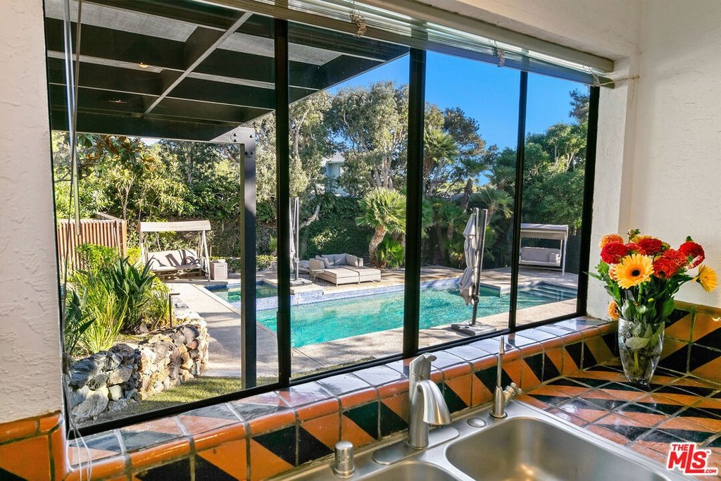 Malibu, California, 90265, United States, 3 Bedrooms Bedrooms, ,3 BathroomsBathrooms,Residential,Forsale,2001431