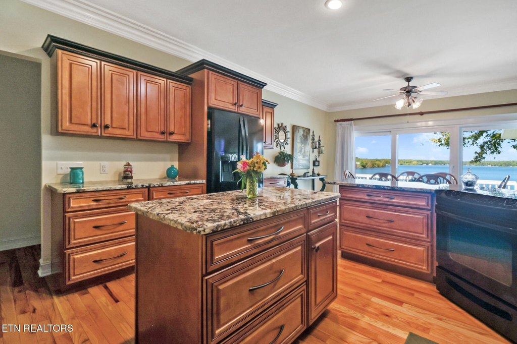 Crossville, Tennessee, 38572, United States, 3 Bedrooms Bedrooms, ,3.5 BathroomsBathrooms,Residential,Forsale,1968515