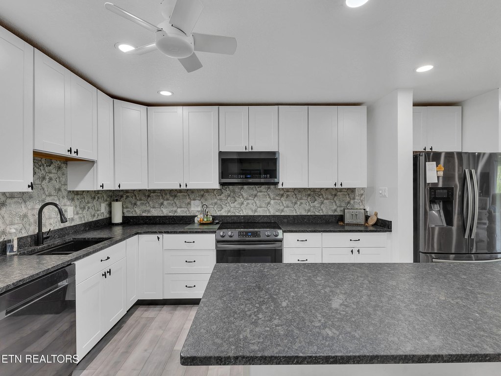 Knoxville, Tennessee, 37920, United States, 3 Bedrooms Bedrooms, ,5.5 BathroomsBathrooms,Residential,Forsale,1959681