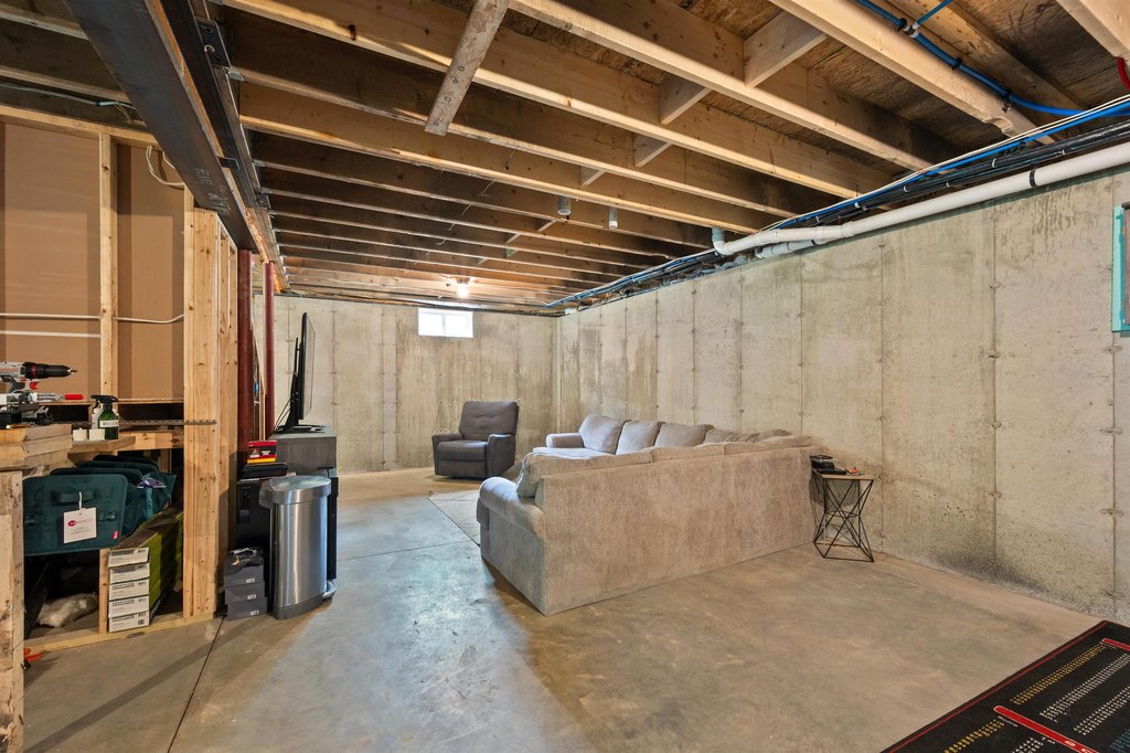 Gilford, New Hampshire, 03249, United States, 4 Bedrooms Bedrooms, ,2.5 BathroomsBathrooms,Residential,Forsale,2004032