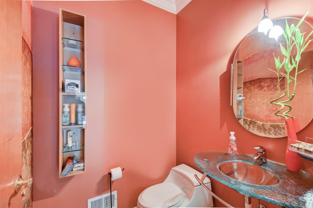 Holmdel, New Jersey, 07733, United States, 5 Bedrooms Bedrooms, ,6.5 BathroomsBathrooms,Residential,Forsale,2012947