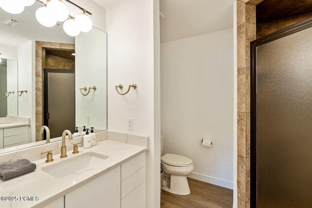 Park City, Utah, 84060, United States, 2 Bedrooms Bedrooms, ,2.5 BathroomsBathrooms,Residential,Forsale,2004734