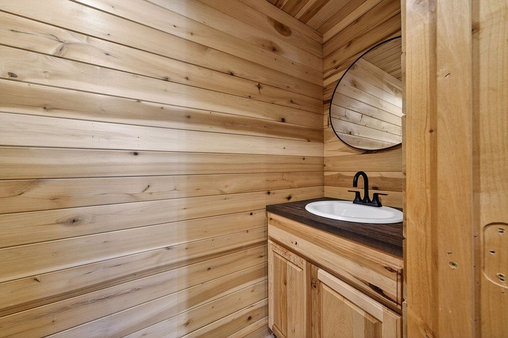 Pall Mall, Tennessee, 38577, United States, 2 Bedrooms Bedrooms, ,1.5 BathroomsBathrooms,Residential,Forsale,2010946