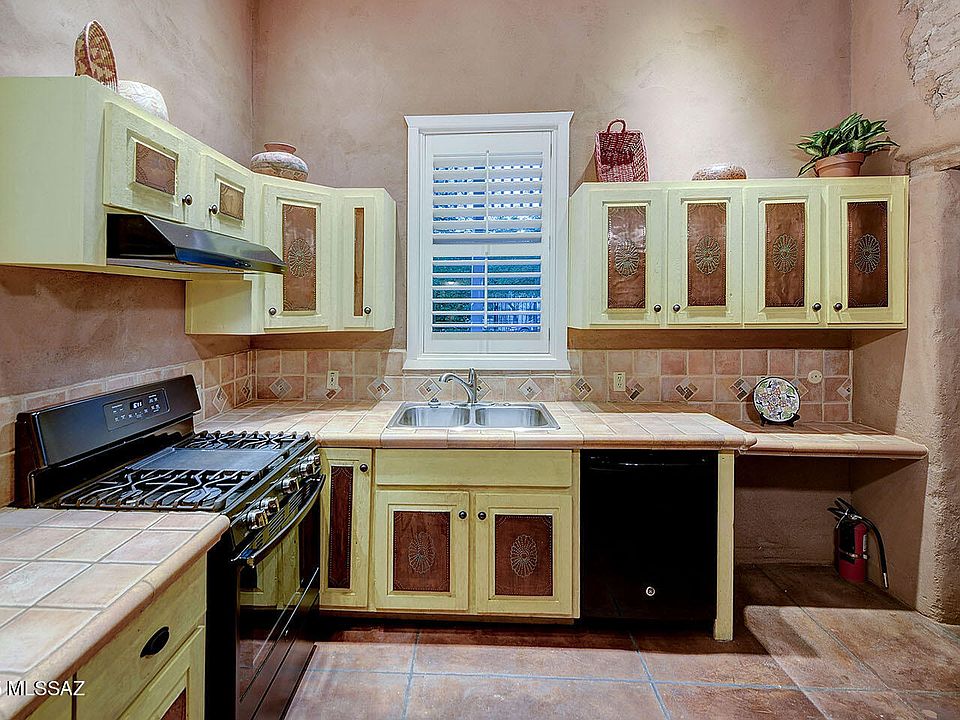 Tucson, Arizona, 85701, United States, 2 Bedrooms Bedrooms, ,3 BathroomsBathrooms,Residential,Forsale,1963517